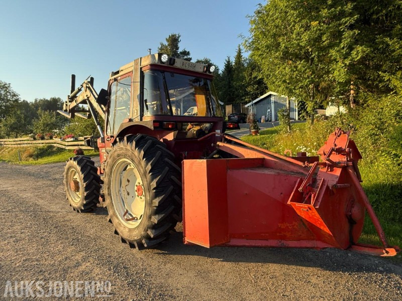 1982 International 685XL 4x4 traktor med laster - Tracteur agricole: photos 3 1982 International 685XL 4x4 traktor med laster - Tracteur agricole: photos 3