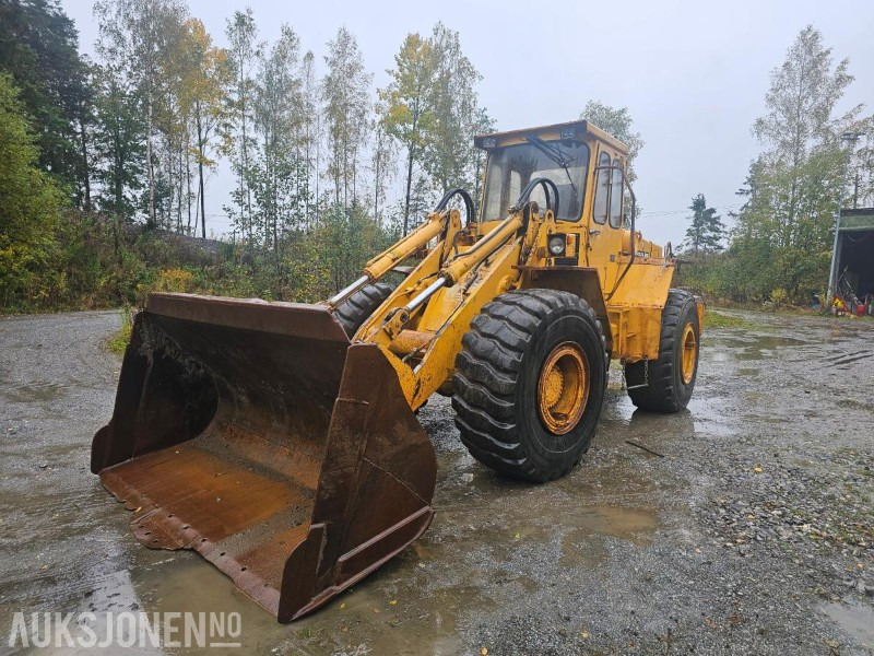 1983 Volvo BM 4500 hjullaster m/skuff. - Chargeuse sur pneus: photos 1 1983 Volvo BM 4500 hjullaster m/skuff. - Chargeuse sur pneus: photos 1