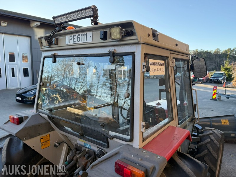 Tracteur agricole 1991 Massey Ferguson 372 4x4 FRONTHYDRAULIKK/SKJÆR: photos 19 Tracteur agricole 1991 Massey Ferguson 372 4x4 FRONTHYDRAULIKK/SKJÆR: photos 19
