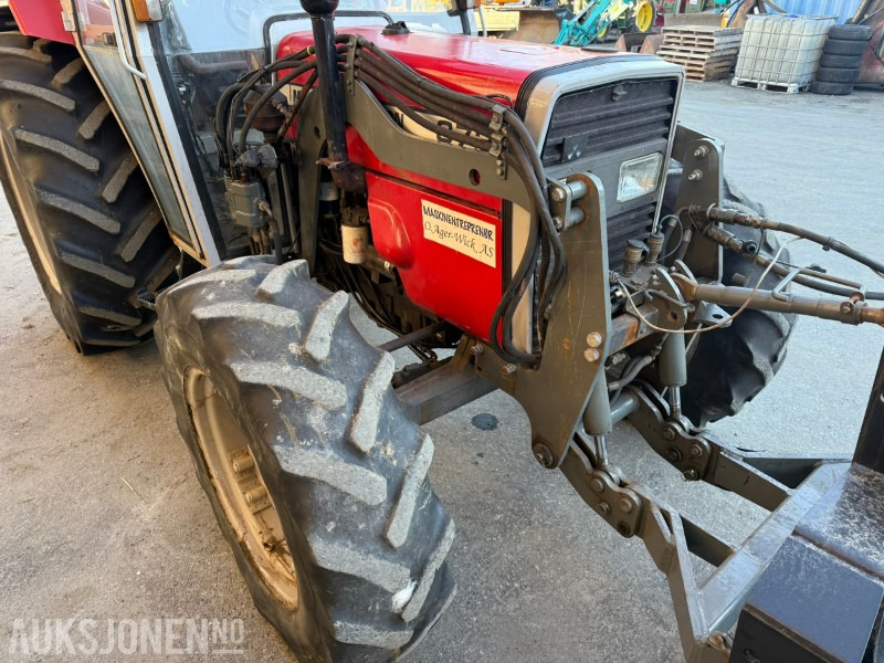 Tracteur agricole 1991 Massey Ferguson 372 4x4 FRONTHYDRAULIKK/SKJÆR: photos 17 Tracteur agricole 1991 Massey Ferguson 372 4x4 FRONTHYDRAULIKK/SKJÆR: photos 17