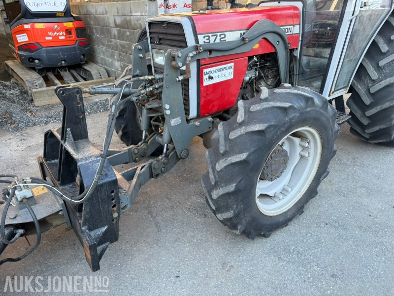 Tracteur agricole 1991 Massey Ferguson 372 4x4 FRONTHYDRAULIKK/SKJÆR: photos 10 Tracteur agricole 1991 Massey Ferguson 372 4x4 FRONTHYDRAULIKK/SKJÆR: photos 10