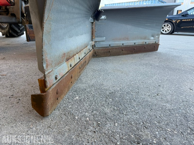 Tracteur agricole 1991 Massey Ferguson 372 4x4 FRONTHYDRAULIKK/SKJÆR: photos 16 Tracteur agricole 1991 Massey Ferguson 372 4x4 FRONTHYDRAULIKK/SKJÆR: photos 16