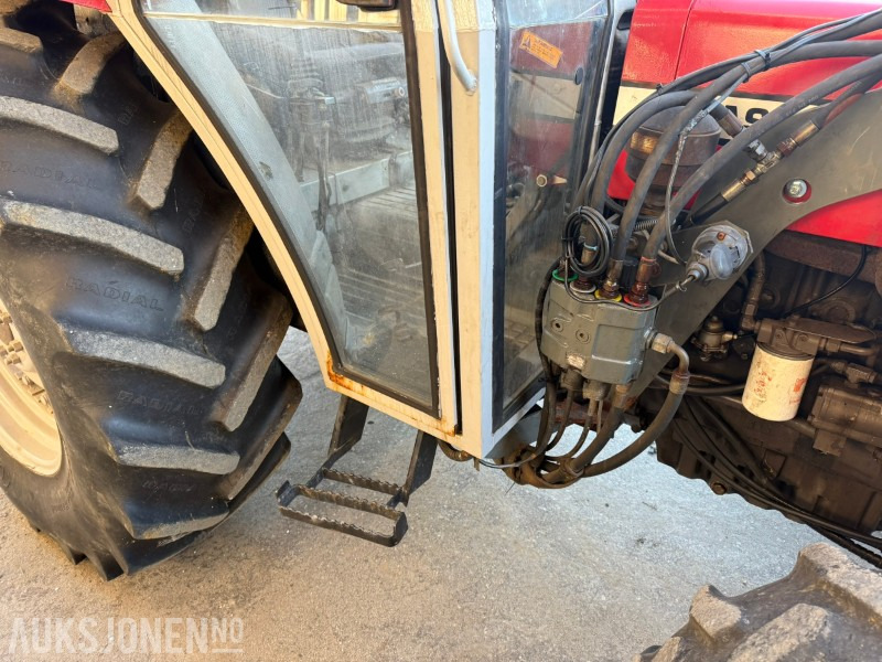 Tracteur agricole 1991 Massey Ferguson 372 4x4 FRONTHYDRAULIKK/SKJÆR: photos 18 Tracteur agricole 1991 Massey Ferguson 372 4x4 FRONTHYDRAULIKK/SKJÆR: photos 18