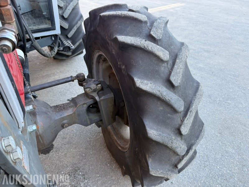 Tracteur agricole 1991 Massey Ferguson 372 4x4 FRONTHYDRAULIKK/SKJÆR: photos 11 Tracteur agricole 1991 Massey Ferguson 372 4x4 FRONTHYDRAULIKK/SKJÆR: photos 11