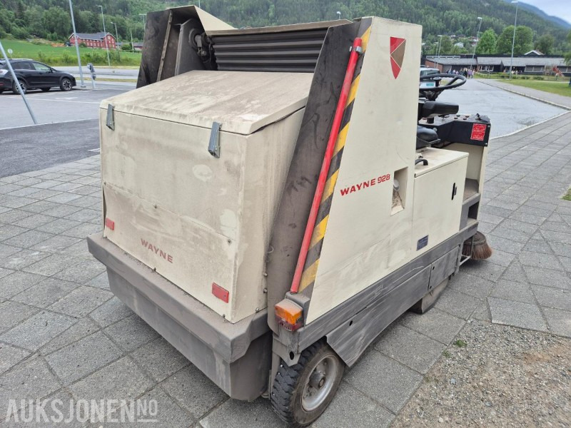 1995 Andre Wayne 928 D, dieseldrevet feiemaskin med oppsamler og tipp - Matériel de chantier: photos 5 1995 Andre Wayne 928 D, dieseldrevet feiemaskin med oppsamler og tipp - Matériel de chantier: photos 5