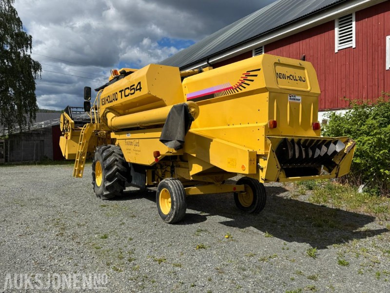 2000 New Holland TC 54 skurtresker / 12 fot skjærebord / spill indikator / 1850 timer - Moissonneuse-batteuse: photos 3 2000 New Holland TC 54 skurtresker / 12 fot skjærebord / spill indikator / 1850 timer - Moissonneuse-batteuse: photos 3