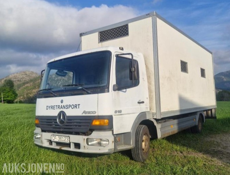 2003 Mercedes-Benz 818 - Skapbil/dyretansportbil - Camion bétaillère: photos 1 2003 Mercedes-Benz 818 - Skapbil/dyretansportbil - Camion bétaillère: photos 1
