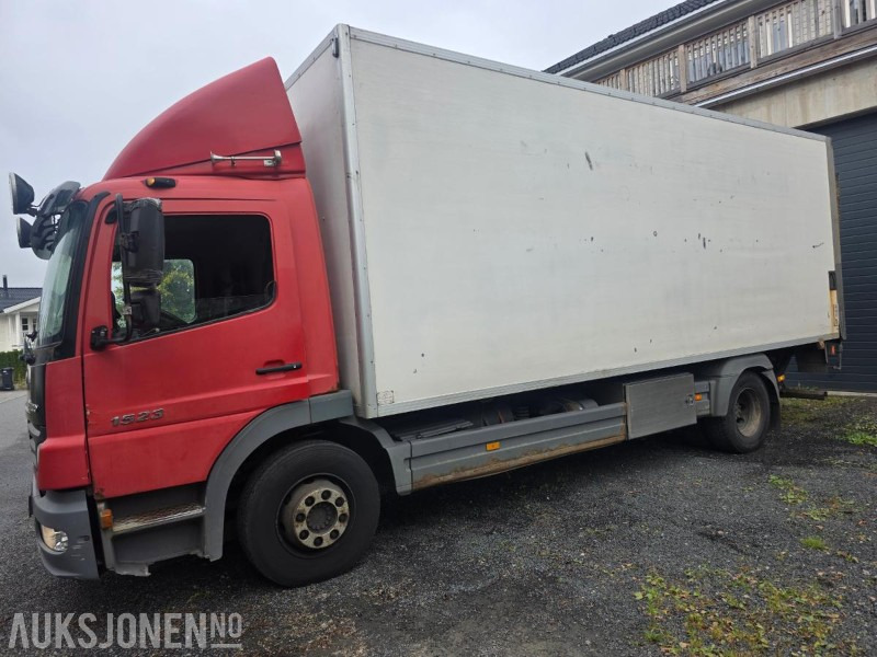 Camion fourgon 2005 Mercedes-Benz 1523L Atego, Reparasjonsobjekt
