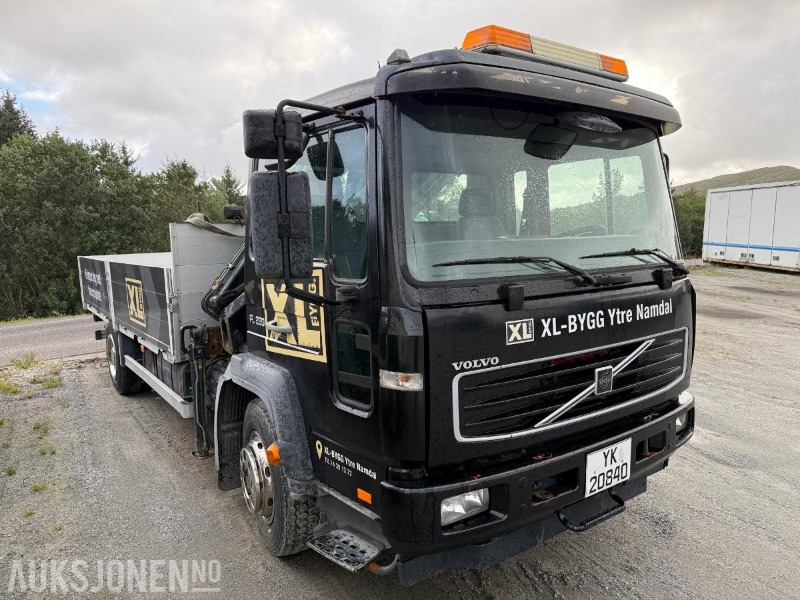2005 VOLVO FL6H Kranbil med Fast Plan 267842 km Svingbare Lemmer - Camion grue: photos 3 2005 VOLVO FL6H Kranbil med Fast Plan 267842 km Svingbare Lemmer - Camion grue: photos 3