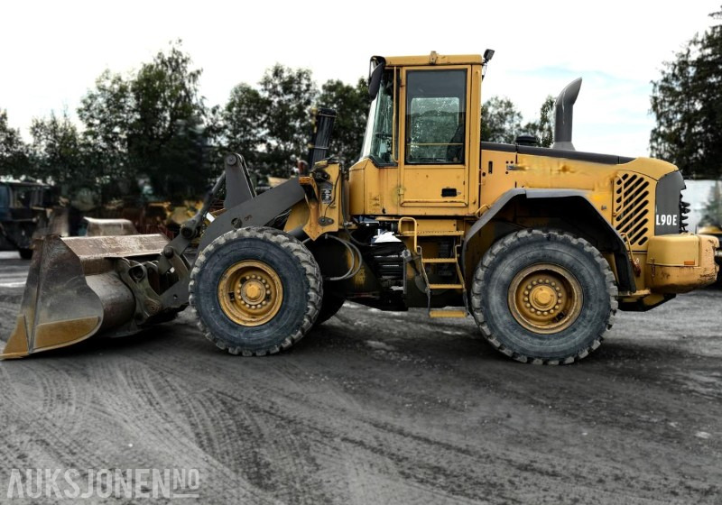 2005 Volvo L90E hjullaster med skuffe / 3. funksjon / pallegaffel - Chargeuse sur pneus: photos 2 2005 Volvo L90E hjullaster med skuffe / 3. funksjon / pallegaffel - Chargeuse sur pneus: photos 2