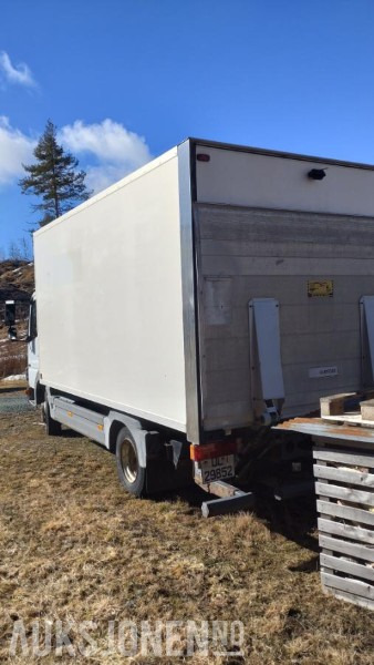 2006 Mercedes-Benz 818/33AT 7,5 skapbil ryggekamera s+v dekk kjetting - Camion fourgon: photos 5 2006 Mercedes-Benz 818/33AT 7,5 skapbil ryggekamera s+v dekk kjetting - Camion fourgon: photos 5