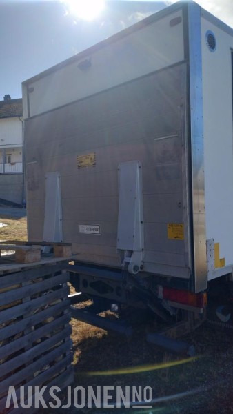 2006 Mercedes-Benz 818/33AT 7,5 skapbil ryggekamera s+v dekk kjetting - Camion fourgon: photos 4 2006 Mercedes-Benz 818/33AT 7,5 skapbil ryggekamera s+v dekk kjetting - Camion fourgon: photos 4