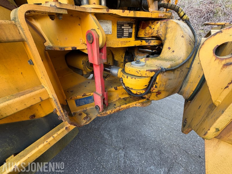 Tombereau 2006 mod Volvo A35D - sorte skilter - 18 182 timer - 89 085 km: photos 11