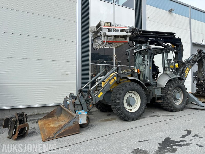 2007 8600E LÄNNEN SKINNE/VEI GRAVELASTER M/PERSONLIFT, RAMMESTYRT - JERNBANE MASKIN - Tractopelle: photos 2 2007 8600E LÄNNEN SKINNE/VEI GRAVELASTER M/PERSONLIFT, RAMMESTYRT - JERNBANE MASKIN - Tractopelle: photos 2