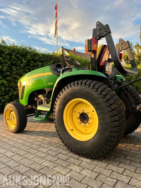 2007 John Deere 3320 MVA FRI - Tracteur agricole: photos 2 2007 John Deere 3320 MVA FRI - Tracteur agricole: photos 2