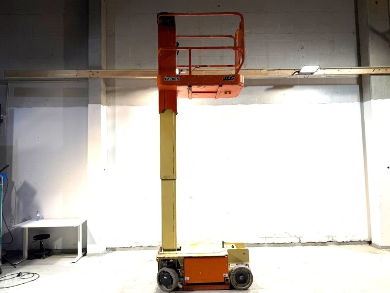 2008 JLG 1230ES Elektrisk mastelift med 5,6 m arbeidshøyde - Nacelle: photos 1 2008 JLG 1230ES Elektrisk mastelift med 5,6 m arbeidshøyde - Nacelle: photos 1