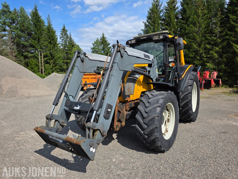 2008 Valtra N111 Traktor - 6140 Arbeidstimer - Valtra 45 Frontlaster - Tracteur agricole: photos 1 2008 Valtra N111 Traktor - 6140 Arbeidstimer - Valtra 45 Frontlaster - Tracteur agricole: photos 1