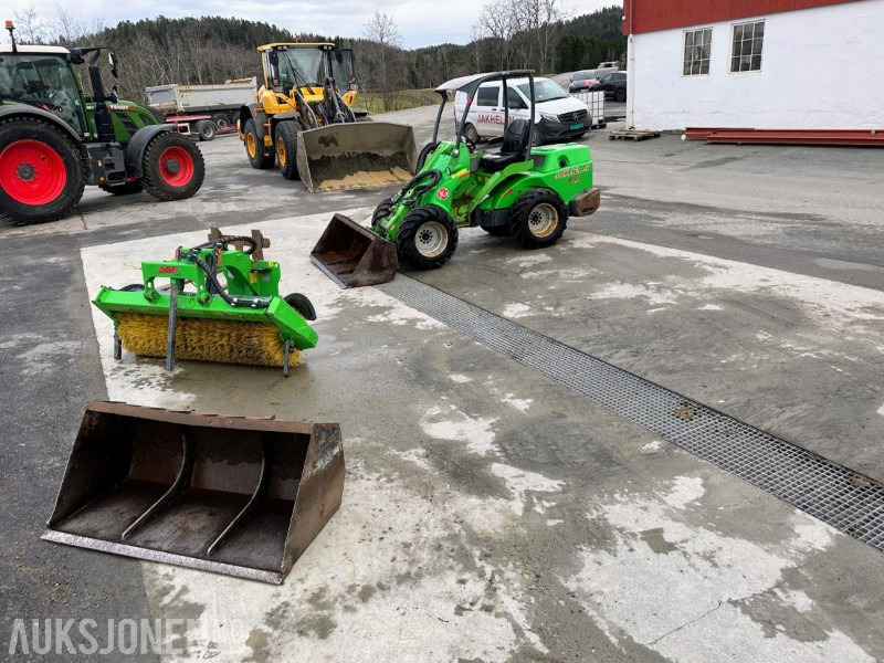 2009 AVANT 750 MINILASTER | 2 SKUFFER | AVANT 1500 KOST | PALLEGAFLER | 3267 TIMER - Mini chargeuse: photos 1 2009 AVANT 750 MINILASTER | 2 SKUFFER | AVANT 1500 KOST | PALLEGAFLER | 3267 TIMER - Mini chargeuse: photos 1