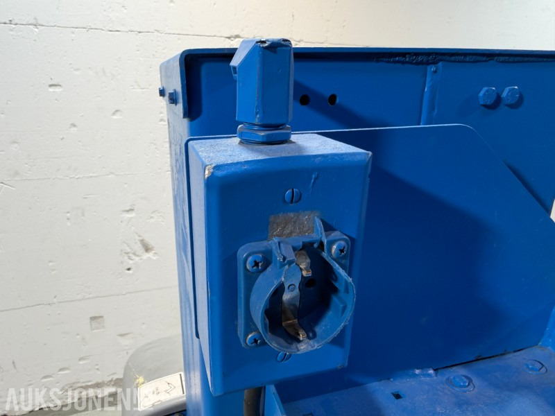 Nacelle 2011 GRC 12 - 5,5m mastelift: photos 11 Nacelle 2011 GRC 12 - 5,5m mastelift: photos 11