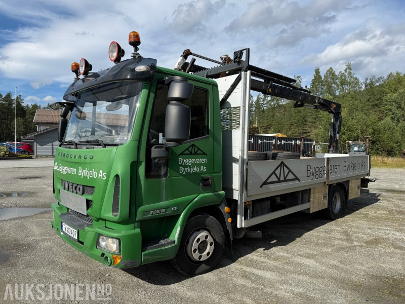 2011 Iveco Eurocargo - Camion grue: photos 1 2011 Iveco Eurocargo - Camion grue: photos 1