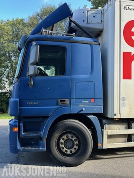 2012 Mercedes-Benz ACTROS skapbil/thermo med frys - Bilen har full service historikk - 573000 km. - Camion fourgon: photos 4 2012 Mercedes-Benz ACTROS skapbil/thermo med frys - Bilen har full service historikk - 573000 km. - Camion fourgon: photos 4