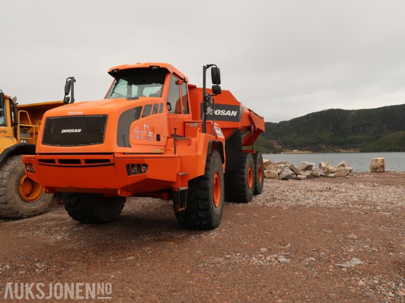 2013 Doosan DA40 Dumper - 6x6 - 24.4 m3 - Høy baklem - Varme i kasse - Sertifisert - Tombereau: photos 1 2013 Doosan DA40 Dumper - 6x6 - 24.4 m3 - Høy baklem - Varme i kasse - Sertifisert - Tombereau: photos 1