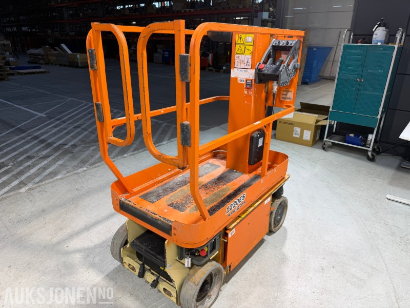 2013 JLG 1230ES Elektrisk mastelift med 5,6 m arbeidshøyde - Nacelle: photos 5 2013 JLG 1230ES Elektrisk mastelift med 5,6 m arbeidshøyde - Nacelle: photos 5