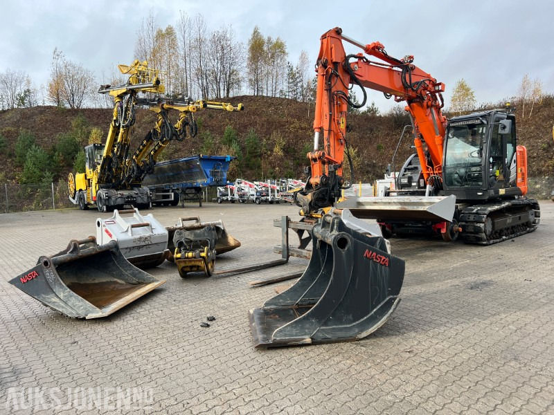 2015 Hitachi ZX135-US Rail maskin med henger, tilt, klype, 6 skuffer, klype - Pelle: photos 1 2015 Hitachi ZX135-US Rail maskin med henger, tilt, klype, 6 skuffer, klype - Pelle: photos 1