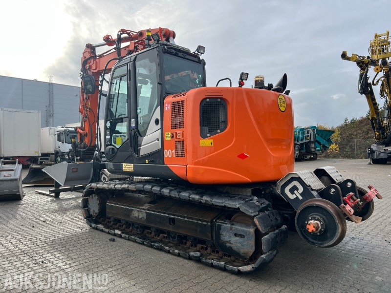 2015 Hitachi ZX135-US Rail maskin med henger, tilt, klype, 6 skuffer, klype - Pelle: photos 3 2015 Hitachi ZX135-US Rail maskin med henger, tilt, klype, 6 skuffer, klype - Pelle: photos 3