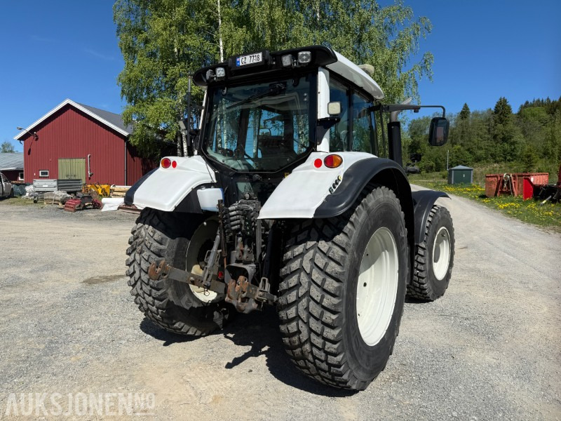 2015 Valtra N163 Unlimited Edition traktor - Hyttefjæring - 4 dobbelt virkende uttak - front PTO - 2 seter - Servicehistorikk - Tracteur agricole: photos 5 2015 Valtra N163 Unlimited Edition traktor - Hyttefjæring - 4 dobbelt virkende uttak - front PTO - 2 seter - Servicehistorikk - Tracteur agricole: photos 5