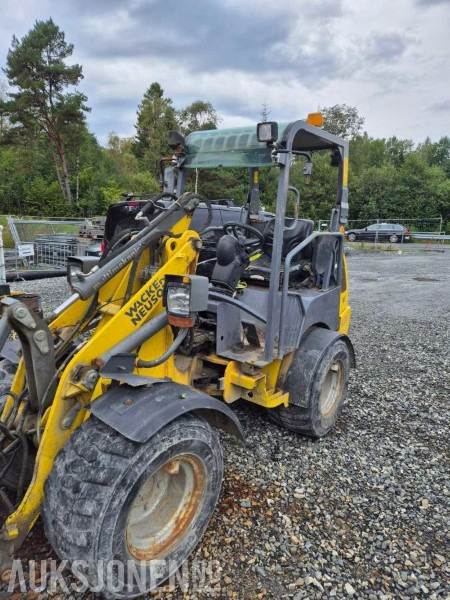 2015 Wacker Neuson WL 25 hjullaster med kost og skuff - Mini chargeuse: photos 1 2015 Wacker Neuson WL 25 hjullaster med kost og skuff - Mini chargeuse: photos 1