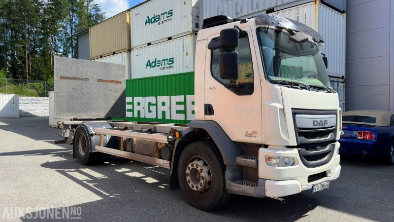 2016 DAF LF 310 FA 4x2 Containerbil med ZEPRO 2000kg bakløfter | Euro 6 | Lav km - Camion porte-conteneur/ Caisse mobile: photos 3 2016 DAF LF 310 FA 4x2 Containerbil med ZEPRO 2000kg bakløfter | Euro 6 | Lav km - Camion porte-conteneur/ Caisse mobile: photos 3