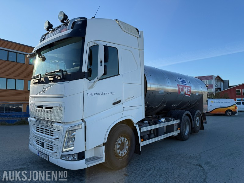 2016 Volvo FH540 6x2 – 458.000 km / 3-kammers tank / VBG hengerfeste - Camion citerne: photos 2 2016 Volvo FH540 6x2 – 458.000 km / 3-kammers tank / VBG hengerfeste - Camion citerne: photos 2