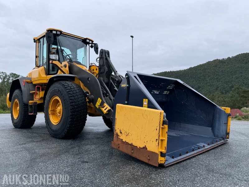 2018 Volvo L90H Hjullaster - Sentralsmøring - Hydraulisk redskapslås - Tilleggshydraulikk - Sertifisert - Med klappvingeskuffe - Chargeuse sur pneus: photos 3 2018 Volvo L90H Hjullaster - Sentralsmøring - Hydraulisk redskapslås - Tilleggshydraulikk - Sertifisert - Med klappvingeskuffe - Chargeuse sur pneus: photos 3