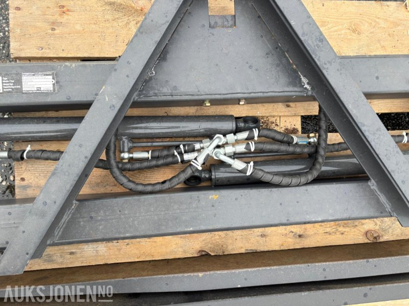 2024 Hydraulisk pallegaffel med A-ramme feste - Accessoire pour Engins de chantier: photos 5 2024 Hydraulisk pallegaffel med A-ramme feste - Accessoire pour Engins de chantier: photos 5