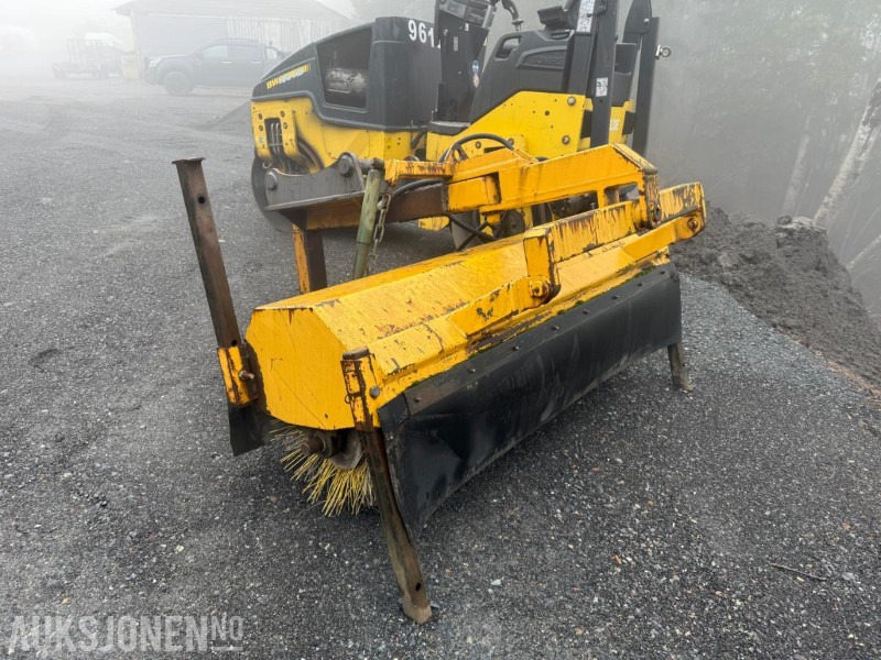 Feiekost til gravemaskin fra ROTE med S60 feste - Accessoire pour Engins de chantier: photos 2 Feiekost til gravemaskin fra ROTE med S60 feste - Accessoire pour Engins de chantier: photos 2