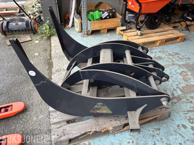 Tømmerklype til Hjullaster. Trima/SMS Feste. Ytterklo ca bredde 81cm - Accessoire pour Engins de chantier: photos 3 Tømmerklype til Hjullaster. Trima/SMS Feste. Ytterklo ca bredde 81cm - Accessoire pour Engins de chantier: photos 3