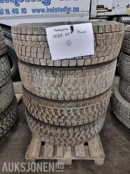 12 stk Brukte Lastebildekk Nokian og Bridgestone 315/80 - 22,5 - Camion: photos 2 12 stk Brukte Lastebildekk Nokian og Bridgestone 315/80 - 22,5 - Camion: photos 2