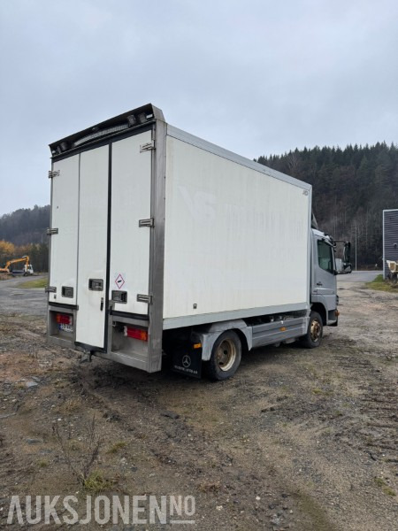 2008 Mercedes-Benz Atego 822 Servicebil / Verkstedvogn m/ Palfinger kran og verkstedinnredning - Camion: photos 5 2008 Mercedes-Benz Atego 822 Servicebil / Verkstedvogn m/ Palfinger kran og verkstedinnredning - Camion: photos 5