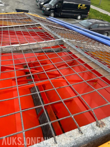 2016 AEBI Schmidt Stratos Fastsandspreder - Camion: photos 5 2016 AEBI Schmidt Stratos Fastsandspreder - Camion: photos 5