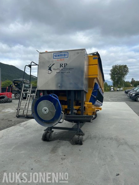 2016 AEBI Schmidt Stratos Fastsandspreder - Camion: photos 4 2016 AEBI Schmidt Stratos Fastsandspreder - Camion: photos 4