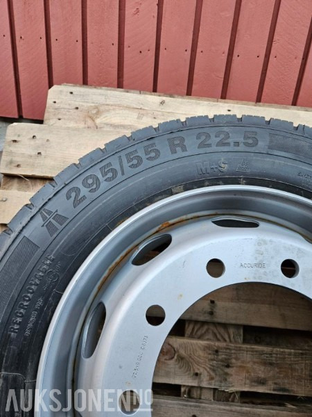 2024 Nytt/ubrukt- Continental Conti EcoPlus HD3+ 295/55R22.5 - Accuride stål felg Maweco reservehjulholder - Camion: photos 2 2024 Nytt/ubrukt- Continental Conti EcoPlus HD3+ 295/55R22.5 - Accuride stål felg Maweco reservehjulholder - Camion: photos 2