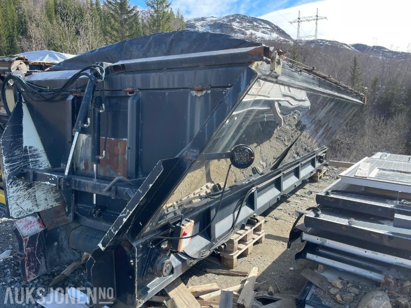 Isolert asfalt kasse med bånd, Giljotin og Kapell - Camion: photos 1 Isolert asfalt kasse med bånd, Giljotin og Kapell - Camion: photos 1