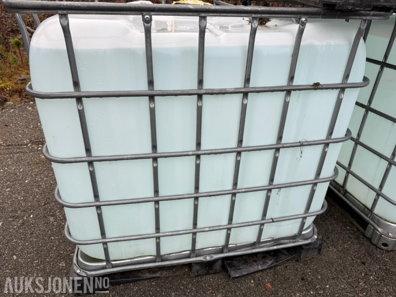 YARA AD-BLUE 2400 LITER - Camion: photos 2 YARA AD-BLUE 2400 LITER - Camion: photos 2