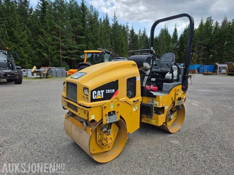 Cat CB22B Tandemvals - 2223 Arbeidstimer - 2490kg - Compacteur: photos 1 Cat CB22B Tandemvals - 2223 Arbeidstimer - 2490kg - Compacteur: photos 1