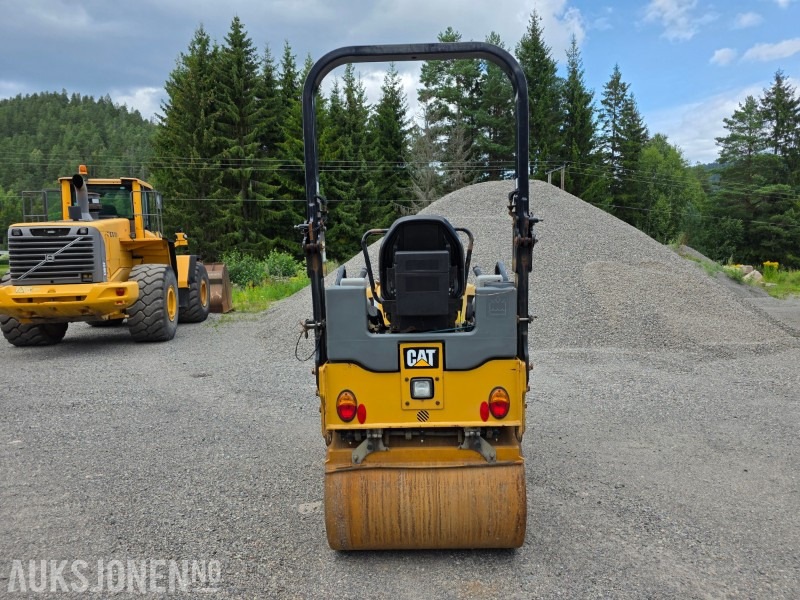 Cat CB22B Tandemvals - 2223 Arbeidstimer - 2490kg - Compacteur: photos 4 Cat CB22B Tandemvals - 2223 Arbeidstimer - 2490kg - Compacteur: photos 4