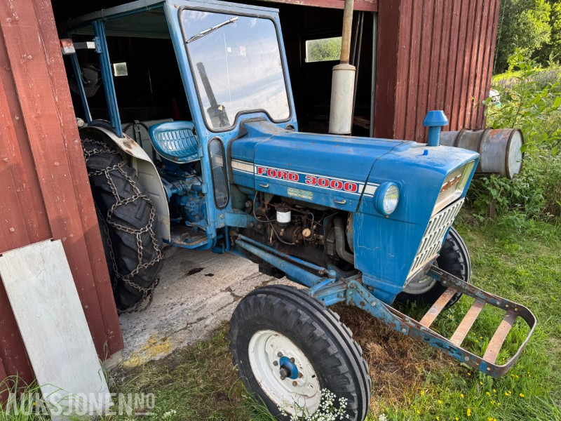 DØDSBO FRA SMÅBRUK MED 1970 FORD 3000, MASSE UTSTYR OG VERKSTEDSUTSTYR - Tracteur agricole: photos 2 DØDSBO FRA SMÅBRUK MED 1970 FORD 3000, MASSE UTSTYR OG VERKSTEDSUTSTYR - Tracteur agricole: photos 2