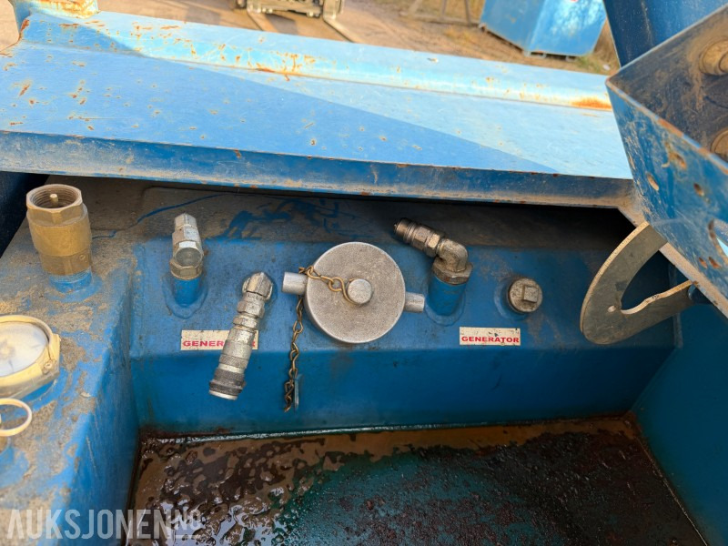 Matériel de chantier Fuel Proof dieseltank 3000L med lokk og tilkoblinger: photos 10