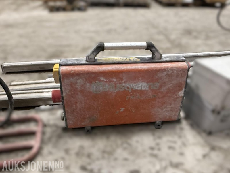 Husqvarna veggsag / strømforsyning / Fjernkontroll med lader - Matériel de chantier: photos 5 Husqvarna veggsag / strømforsyning / Fjernkontroll med lader - Matériel de chantier: photos 5