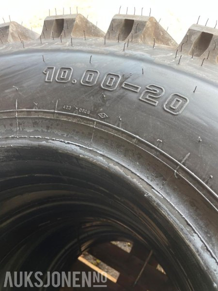 Kumho komplett sett dekk til hjulgraver. - Matériel de chantier: photos 3 Kumho komplett sett dekk til hjulgraver. - Matériel de chantier: photos 3